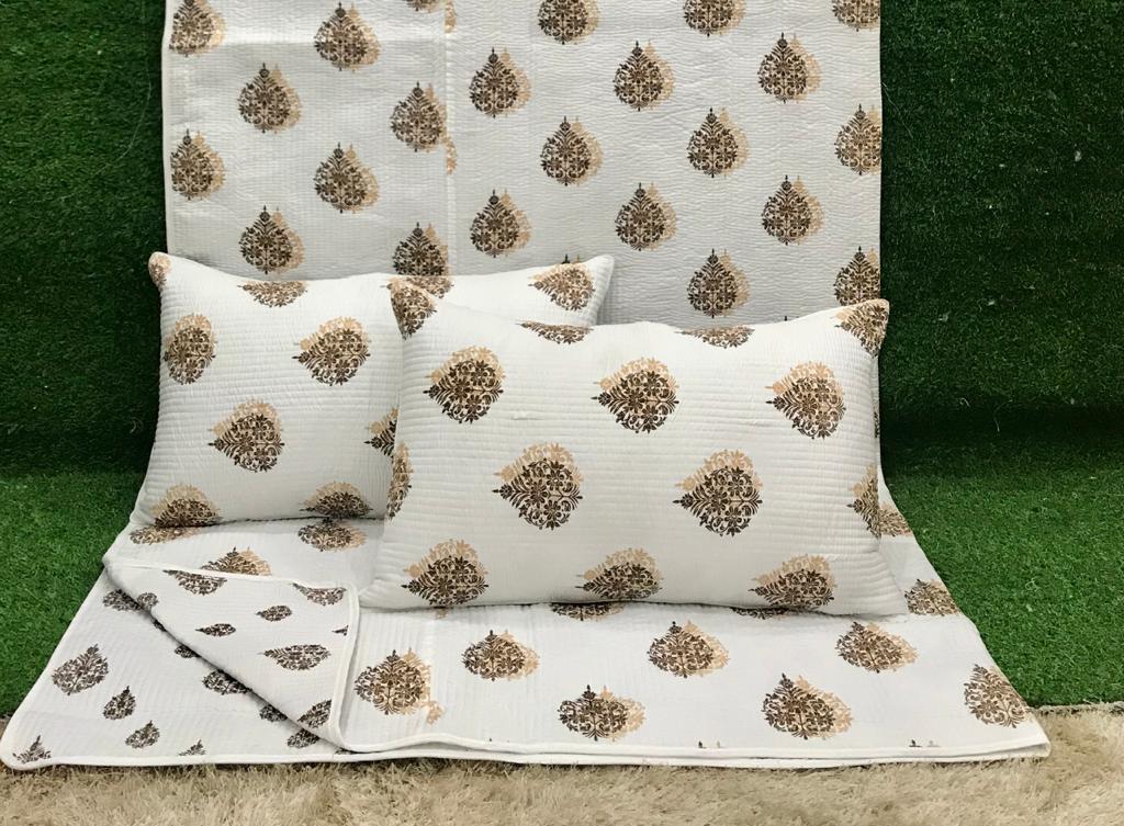 REVERSIBLE QUILTED BEDCOVERS