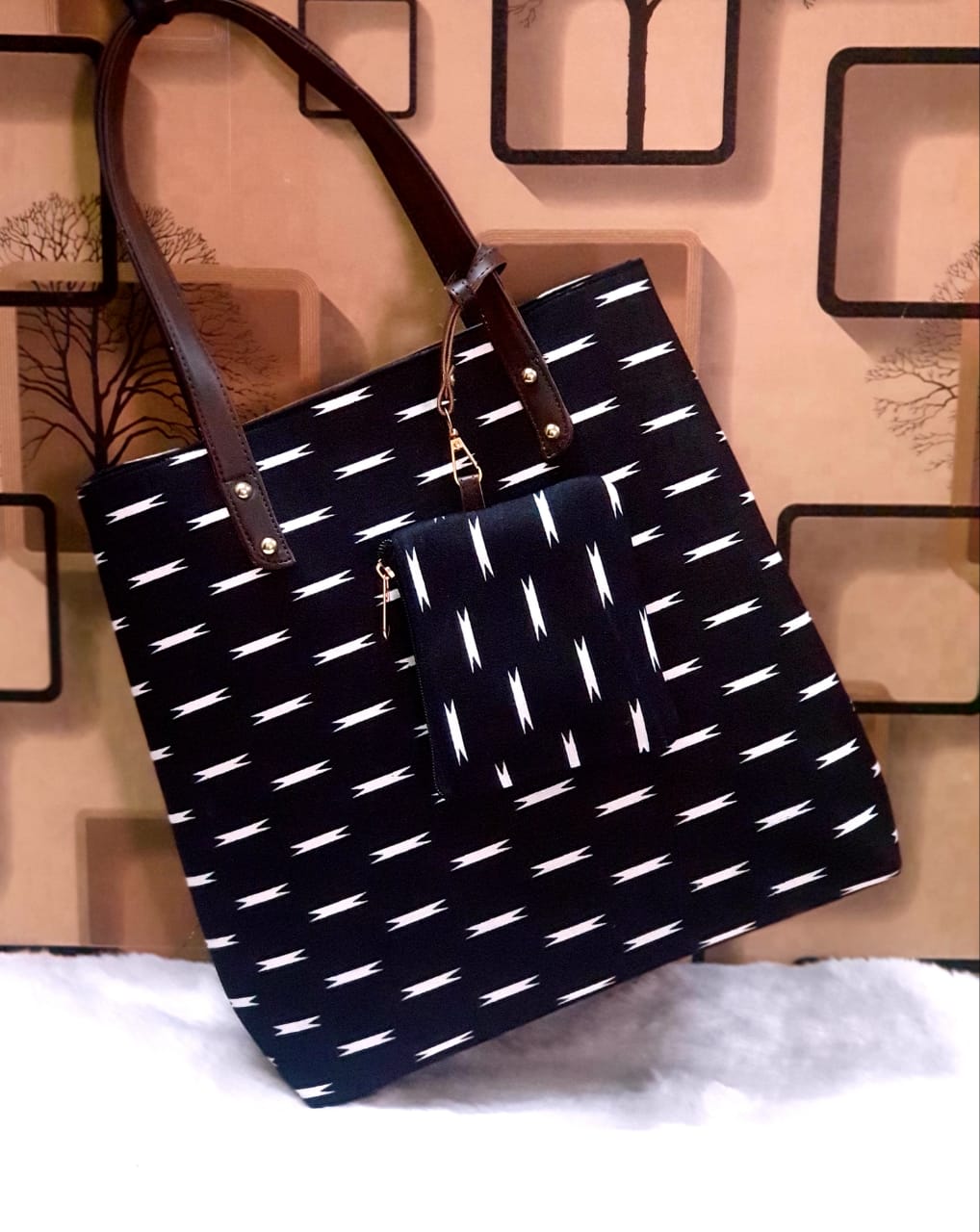 ALL BLACK HANDSOME TOTE