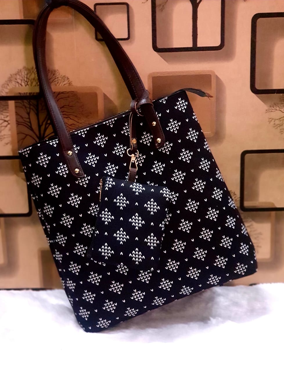 ALL BLACK HANDSOME TOTE