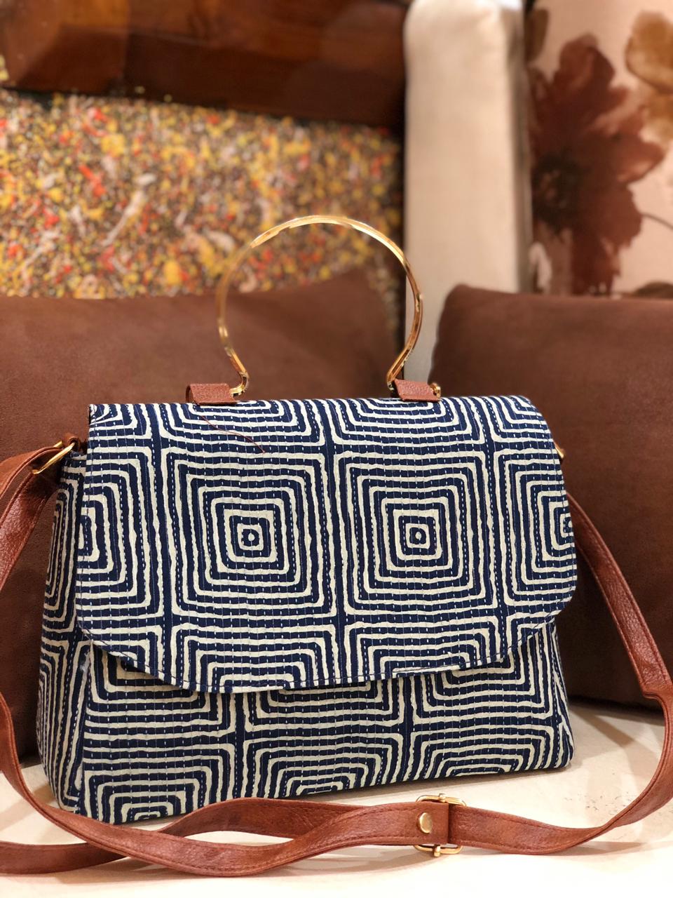 THE BOX SLING