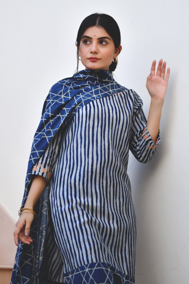 Muslin embroidered kurta with dupatta