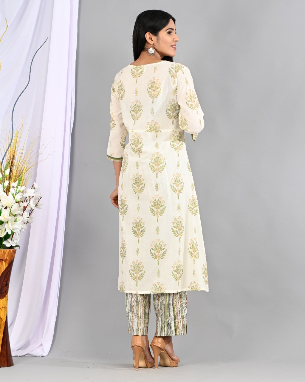 Elegant  Pure Cotton Flower Print Kurti/Pant